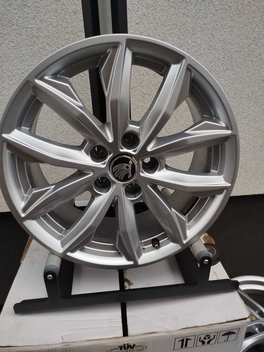 A819# Felgi aluminiowe 7.0" x 17" 5x112 ET 35 SKODA  Octavia  Superb