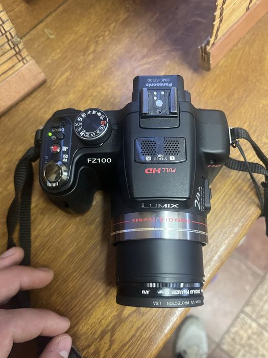 Фотоапарат LUMIX FZ100 стан нового є зарядне і сумочка