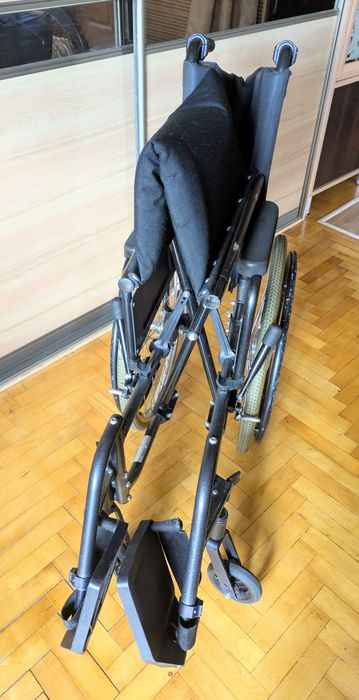 Інвалідний візок Breezy by Quickie( Sunrise Medical, Велика Британія)49 см, надувні колеса, гальма
