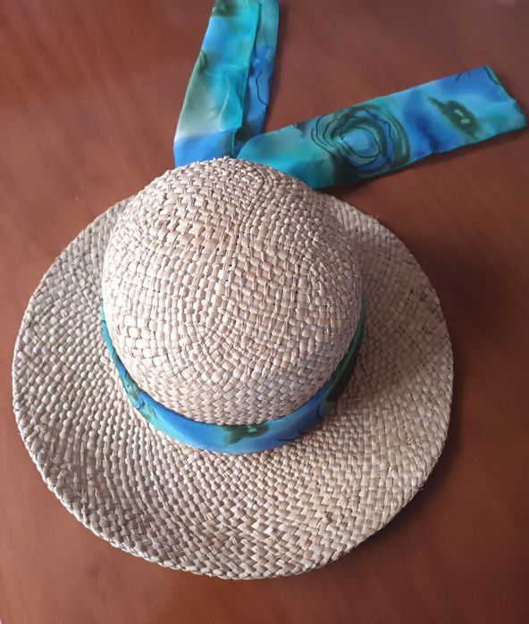 Chapéu com fita azul