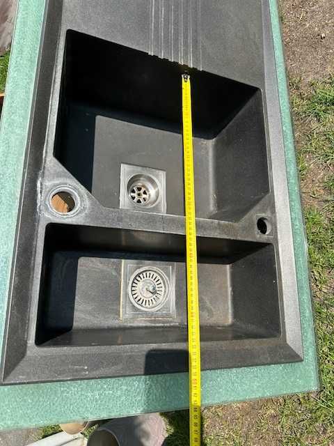 Unikatowy zlew kuchenny na szkle.