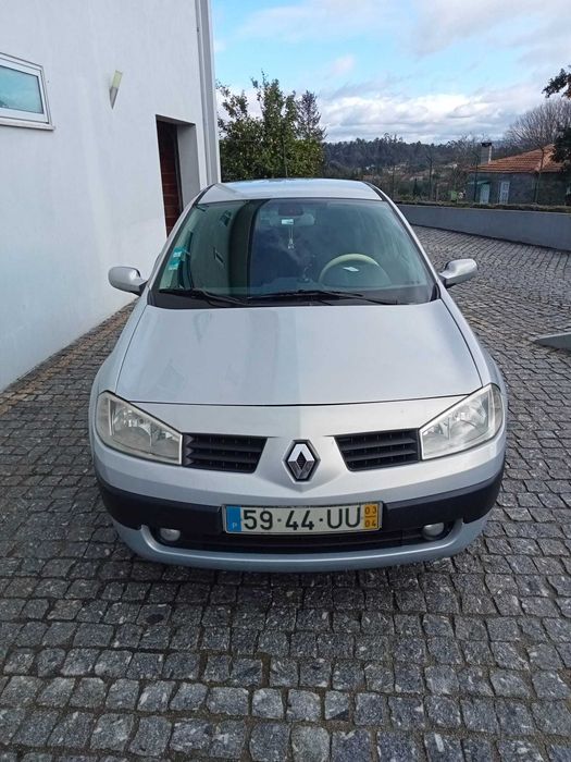 Renault Megane 2003 está com junta da colaça avariada