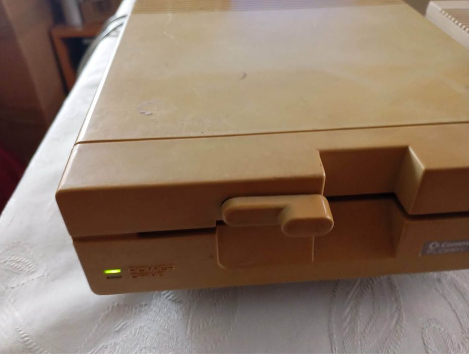 Commodore C64 z Dodatkami