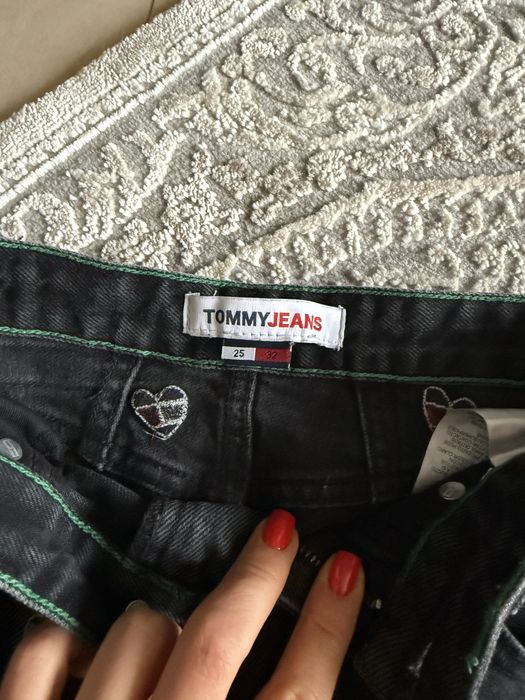 Дві пари джинс, Tommy Hilfiger, Levis жіночі