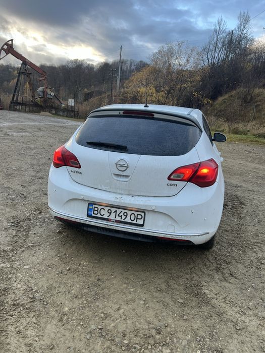 Опель астра j 2012 торг!!!