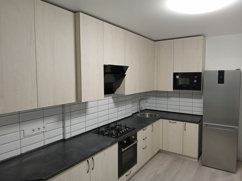 Київ, вул. Метрологiчна 107 г, ЖК Кришталеві джерела.  Є Газ