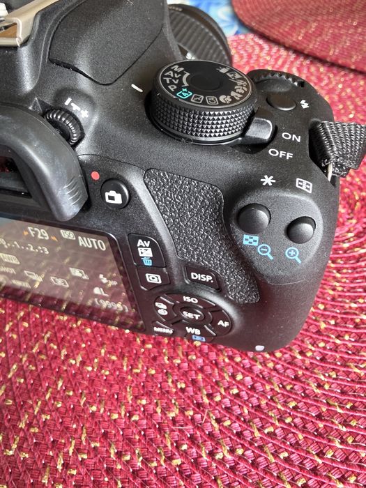 Canon EOS Reben T5 z obiektywem 18-55mm