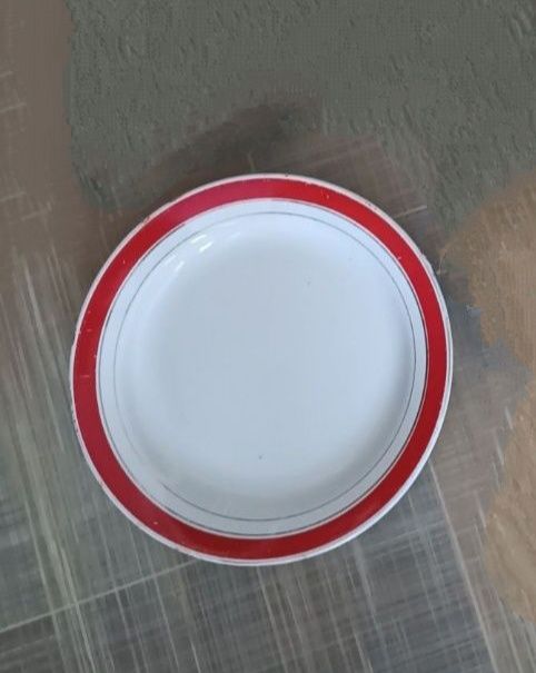 Блюдо /тарелка/. Буди.