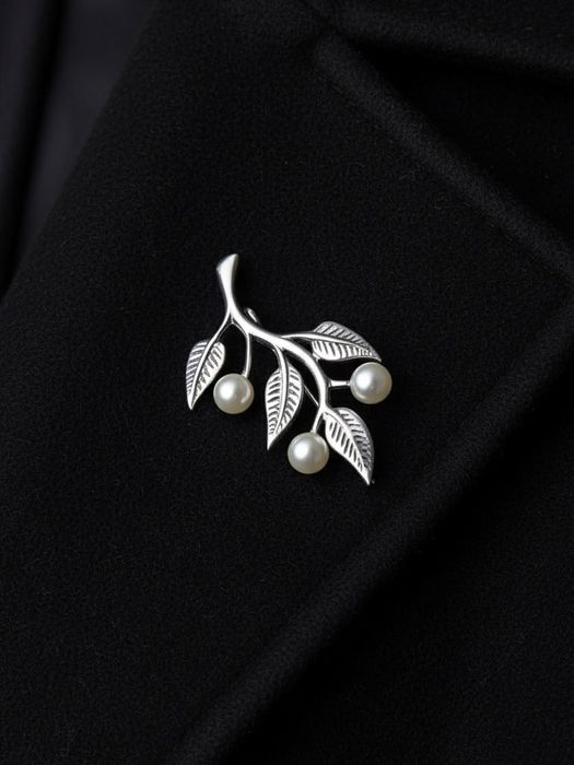 Срібна брошка гілочка