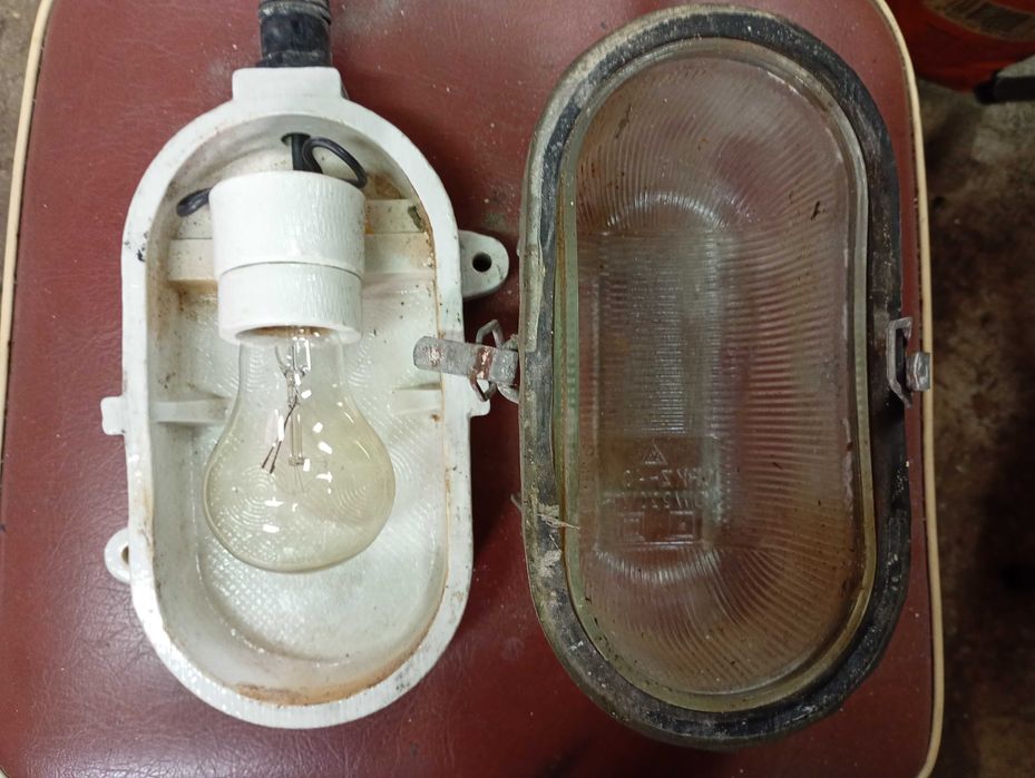 Stare lampy przemysłowe