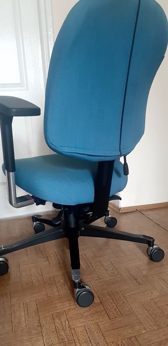 Fotel  obrotowy  szwedzkiej  firmy Malmstolen