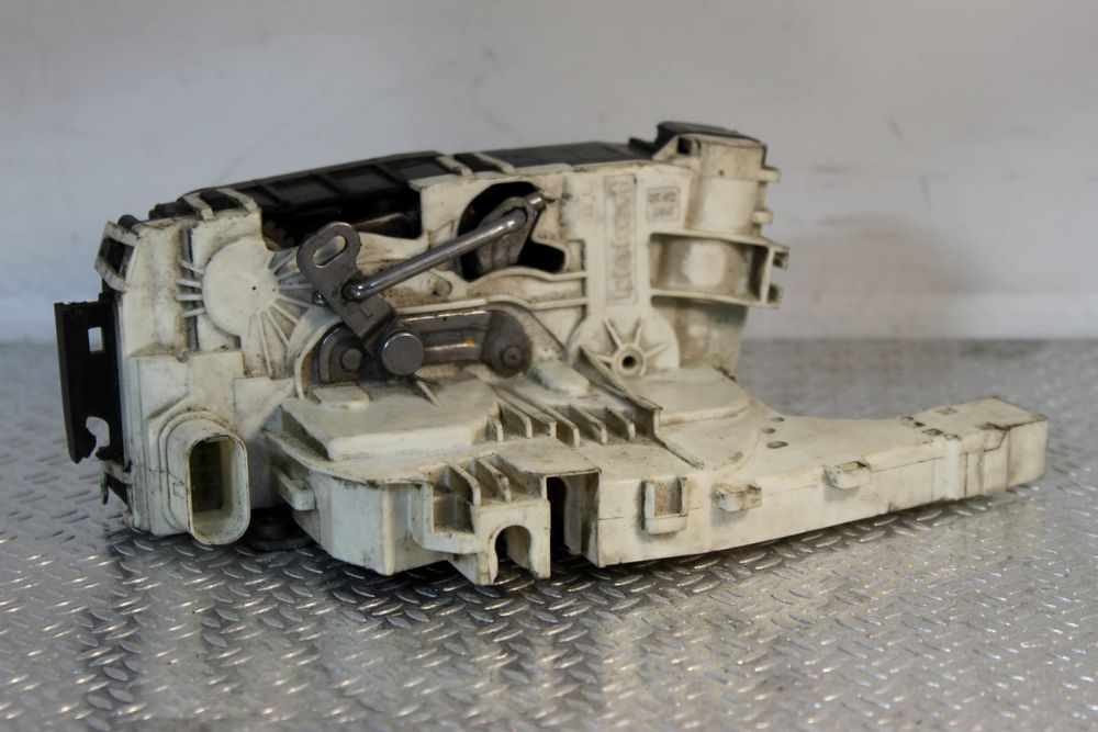 Замок дверей лівої Mercedes Sprinter W906 Бокова Спринтер 906