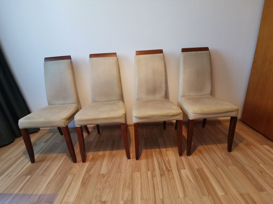 Sprzedam 4 używane drewniane krzesła z obiciem