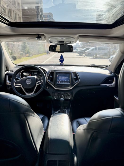 Jeep cherokee 3.2, 2017 року