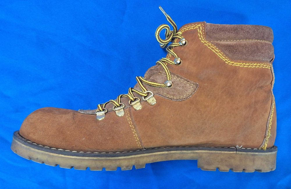 Botas em Pele Castanha