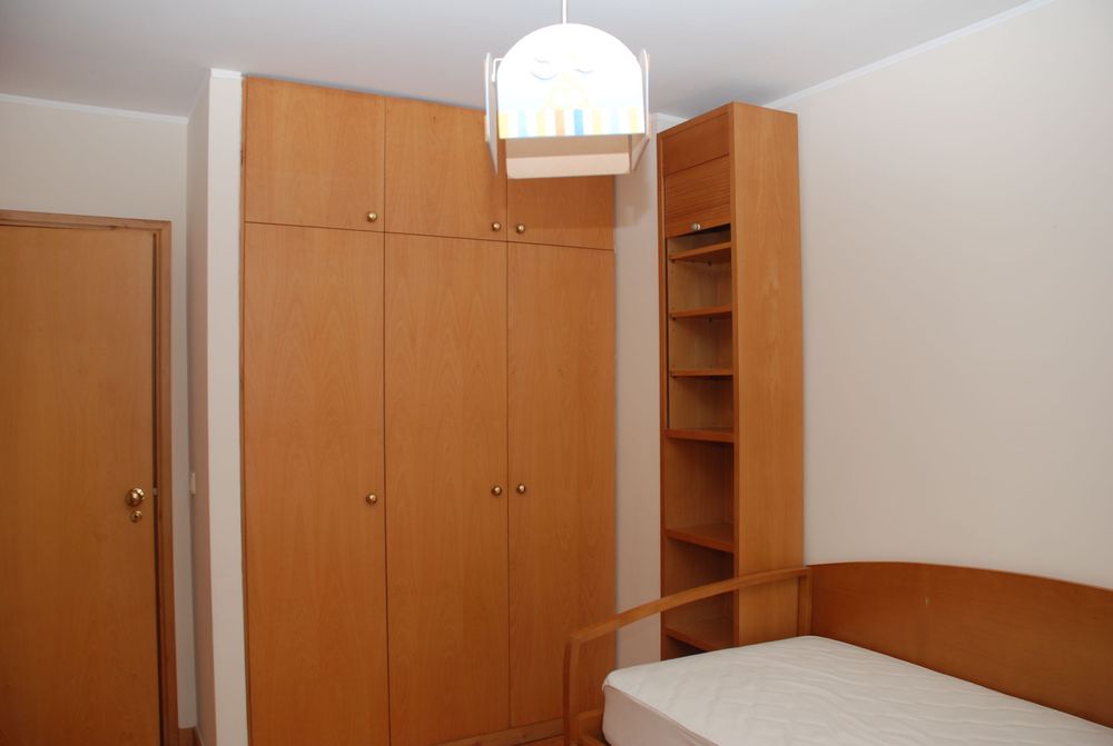 T2 Mobilado com Garagem 2 viaturas e Elevador – Rua de Camões, Porto