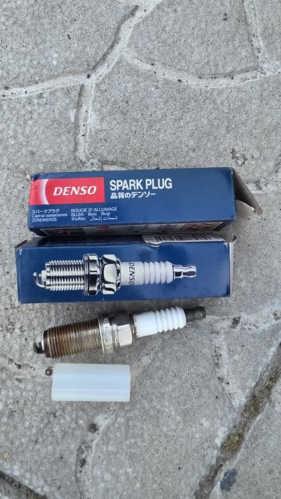 Свічки запалювання Denso K16HPR-U11 (6076) б/в, оригінал