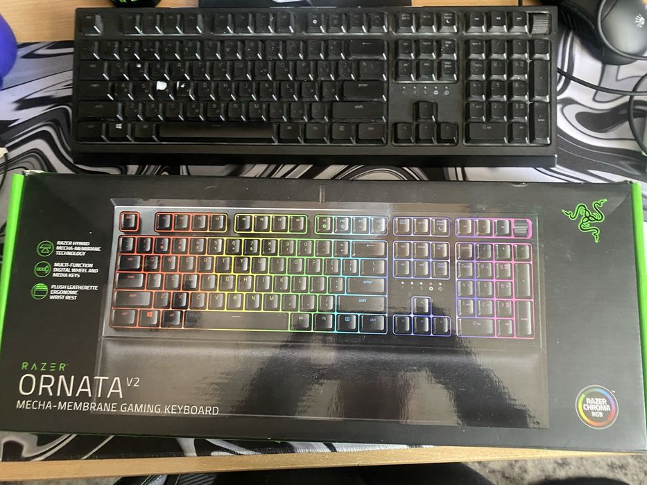 Продам клавіатуру Razer ORNATA v2