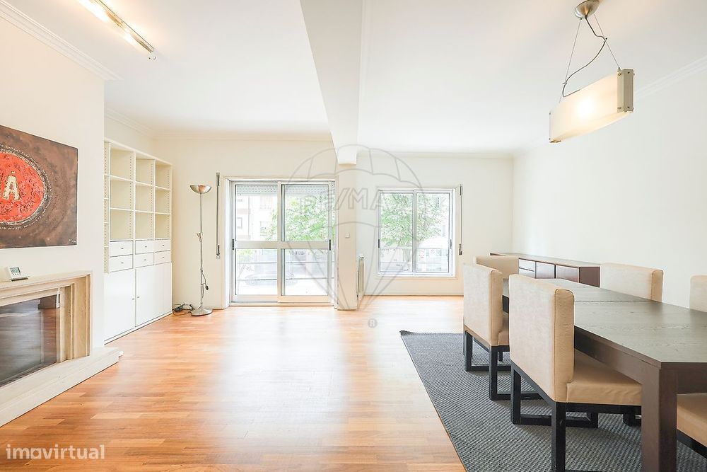 Apartamento T4 para arrendamento