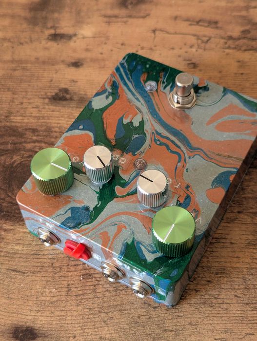 Pendulum Stereo Harmonic Tremolo efekt do gitary