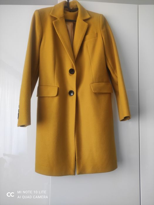 Płaszcz musztardowy rozm. 40