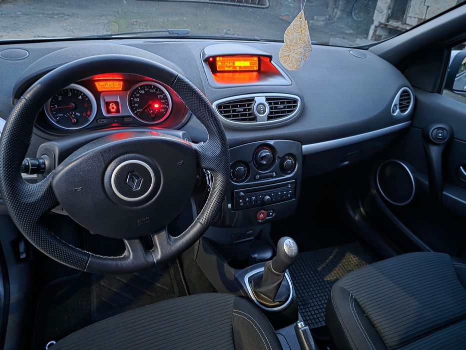 Renault clio comercial 2012