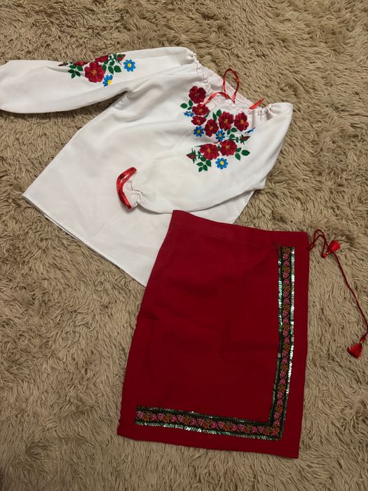 Український вишитий костюм для дівчинки