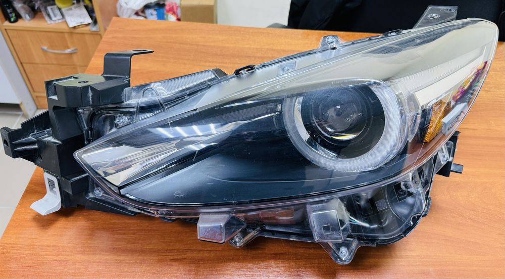 Радар слепых мертвых зон Мазда 3 2017 2018 BANE-67Y30 фара