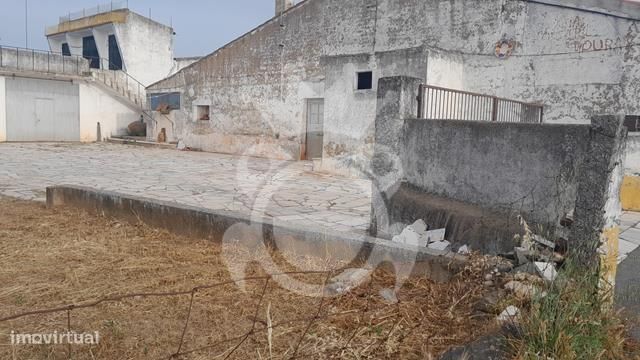 Predio em Propriedade S.Pedro do Corval
