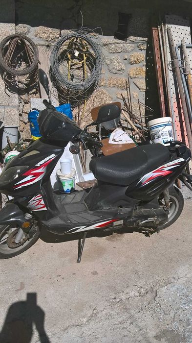 scooter             .