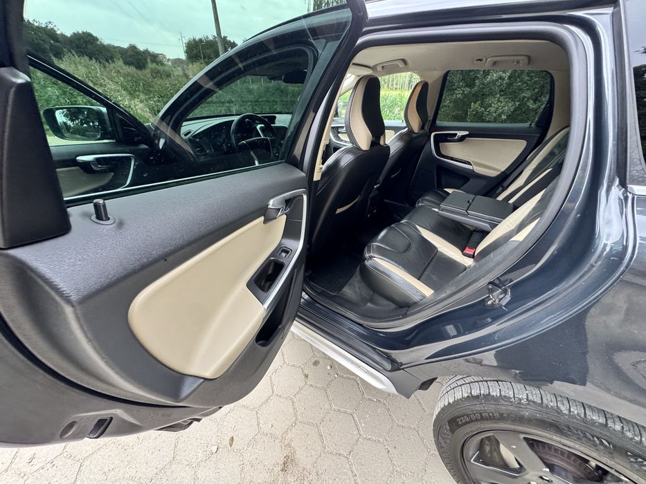 VOLVO XC60 D5 R-DESIGN 2.4 Diesel — 175 CV | 2010
