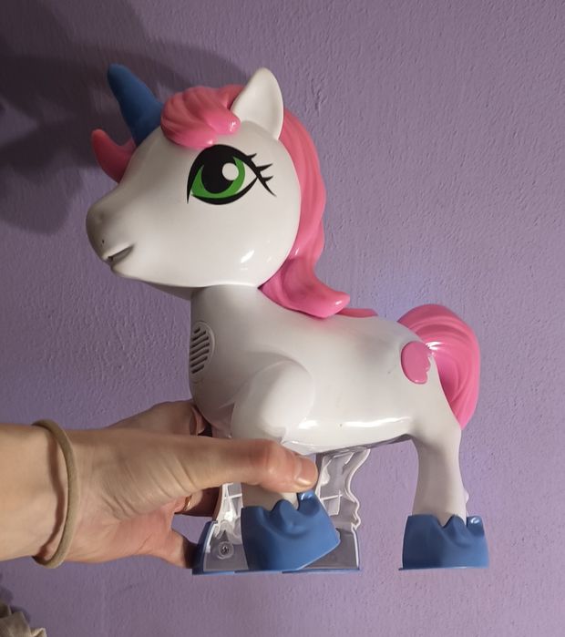 Interaktywny konik jednorożec