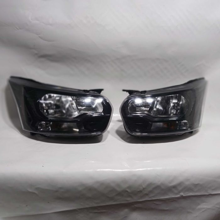 Ford Transi MK8 Lift Lampa przod lewa + Prawa