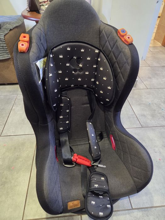Дитяче автомобільне крісло