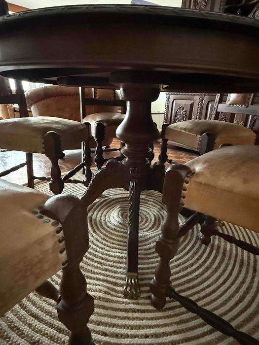 Conjunto de Sala de Jantar: Mesa Redonda (Extensível) + 6 Cadeiras – Madeira Maciça