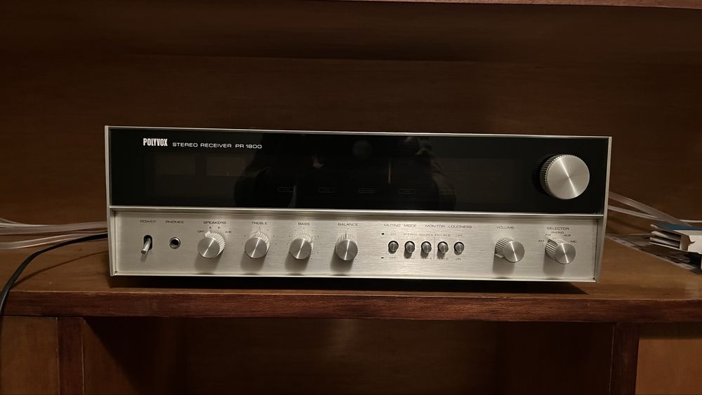 Sistema de Elite Polyvox PR-1800+Colunas Lenco Vox 50S