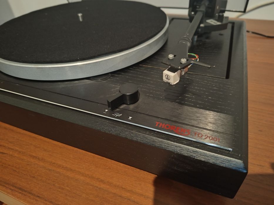 Giradiscos Thorens TD 2001