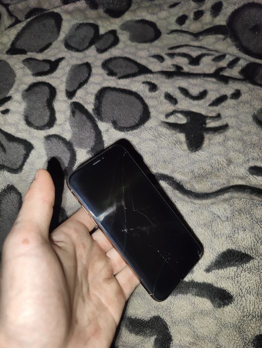 iPhone Xs 4/64 гб