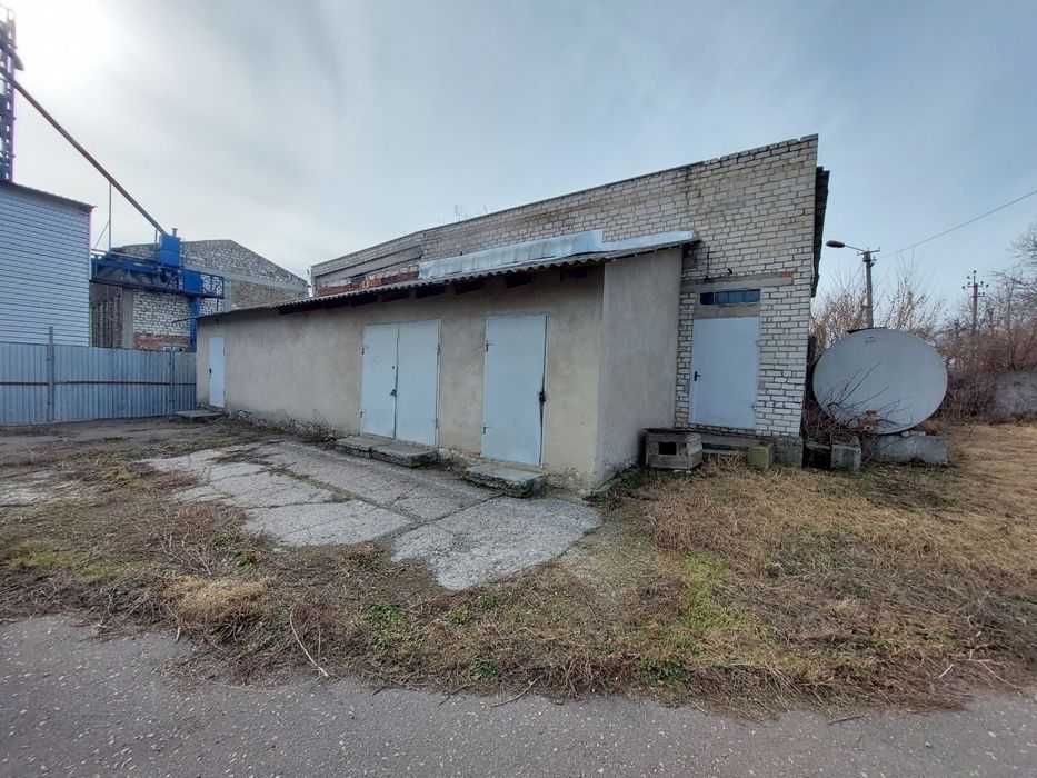 Продам комерційне приміщення/ склад / готовий бізнес. Фасадна ділянка.