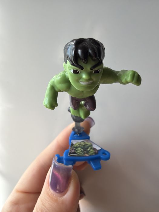 Фігурки kinder Marvel Халк
