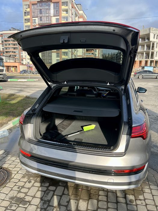 Audi e-tron 2019 VIN WAUZZZGE0KB018795 фото оголошення 12 з 23