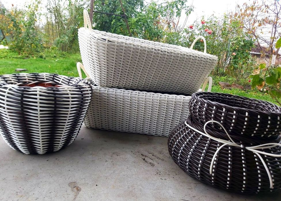 Кашпо та дровниці з ротанга