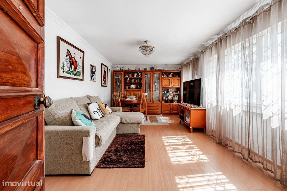 Apartamento T2 à venda na Praceta Dom João IV