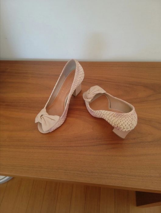 Sapato alto - semi novo