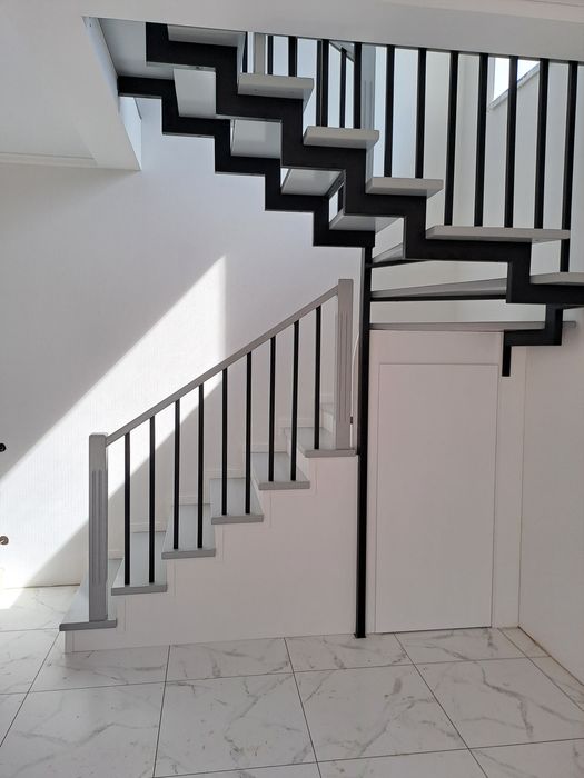 Сходи з дерева під замовлення