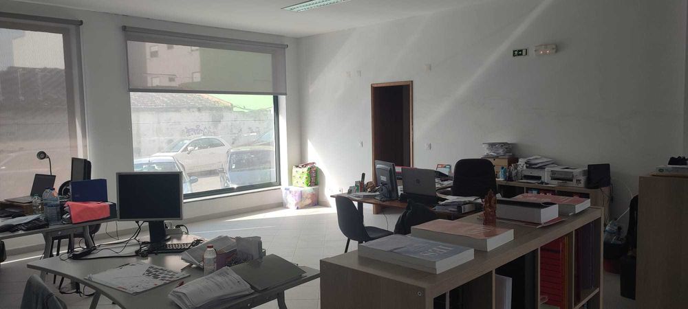 Arrenda-se loja na Rua Heliodoro Salgado no barreiro