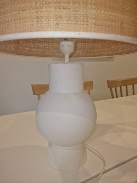 Candeeiros de Mesa em Cerâmica com Abajur Estilo Ráfia – Elegantes e em Ótimo Estado