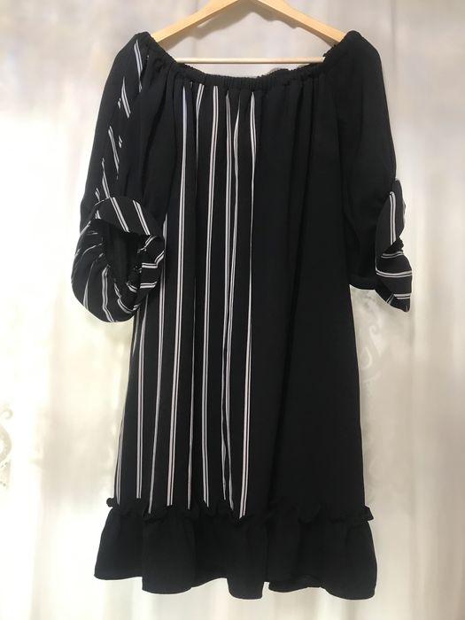 Сукня чорна у білу полоску