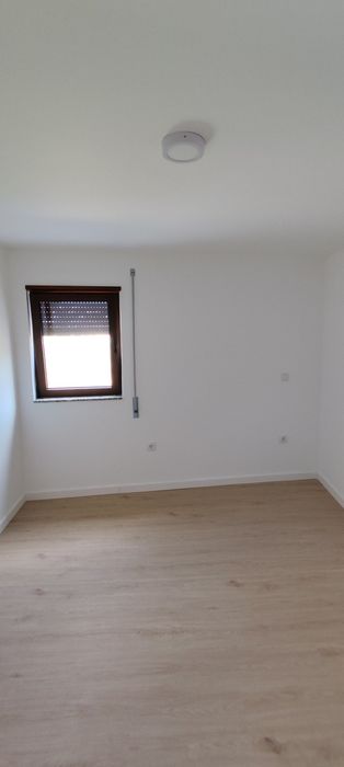 Casa T3 renovada em Nespereira - para arrendar