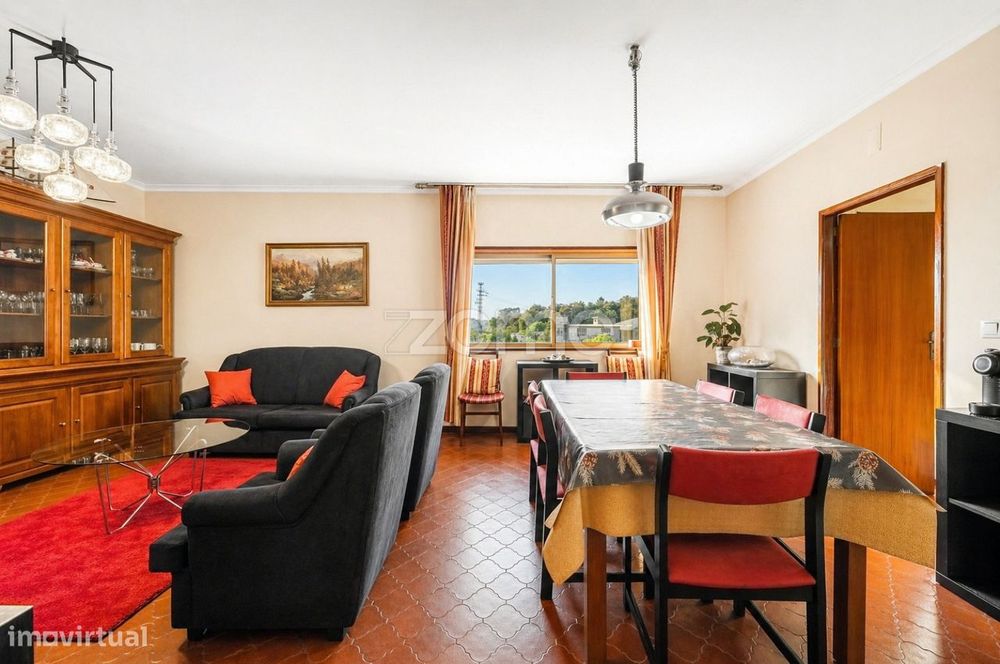 Apartamento T3 com garagem e lareira, em Santo Tirso. — Santo Tirso, Couto (Santa Cristina E São Miguel) E Burgães, Porto